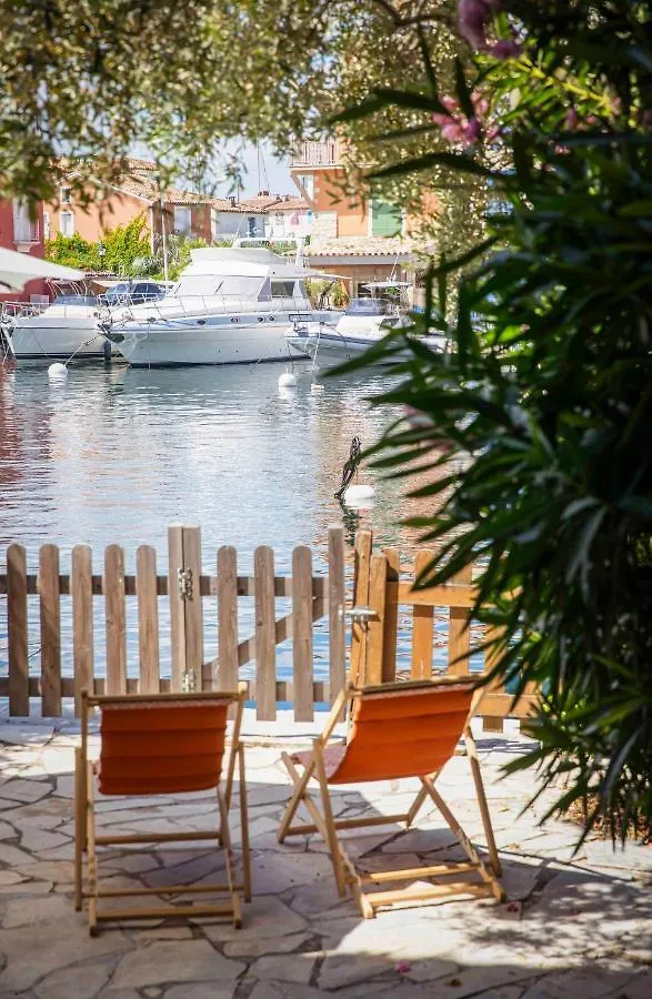 Appartement Amour Terrasse Sur L'Eau Grimaud Apartment
