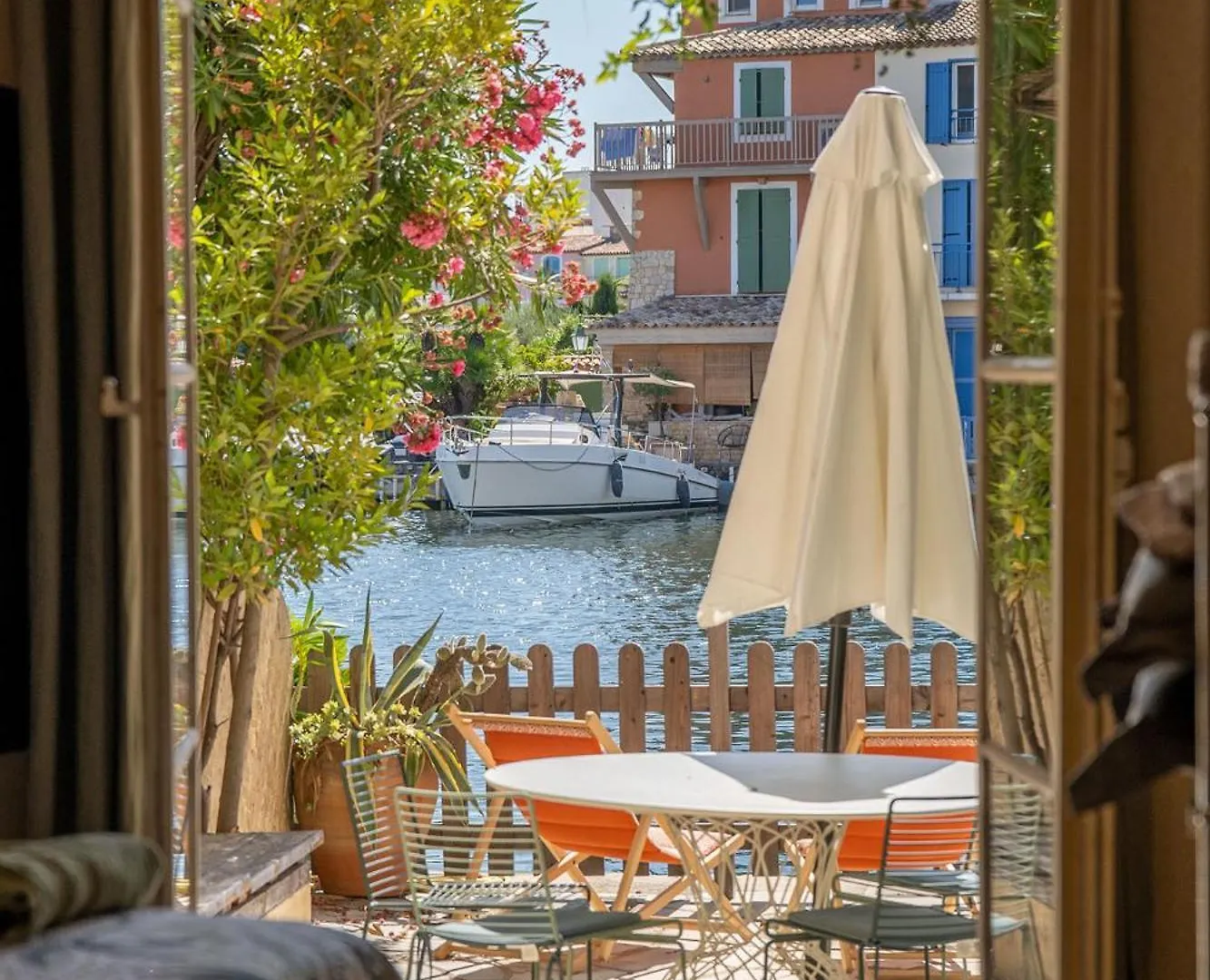 Appartement Amour Terrasse Sur L'Eau Grimaud Apartment