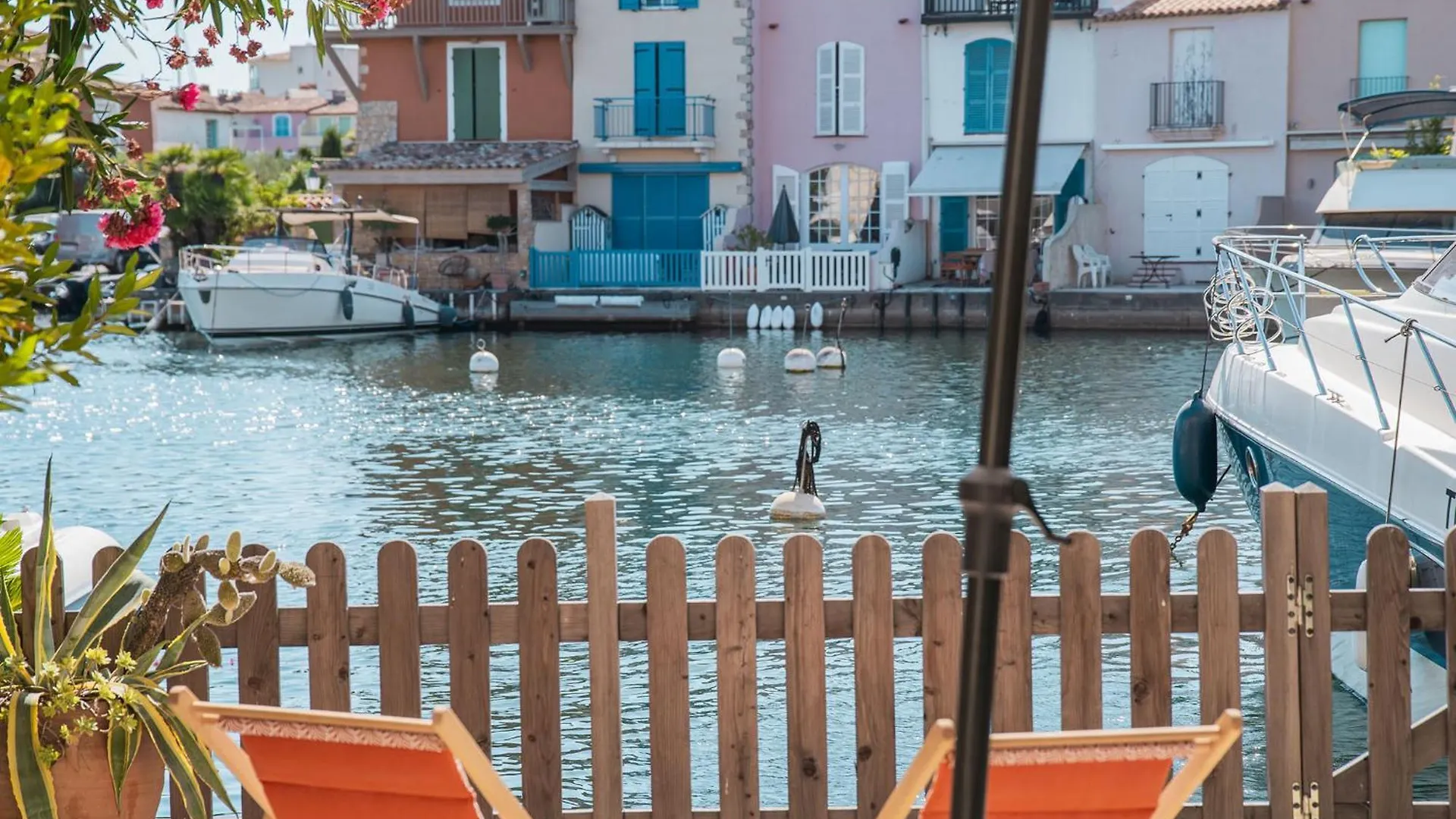 Appartement Amour Terrasse Sur L'Eau Grimaud 0*,  France