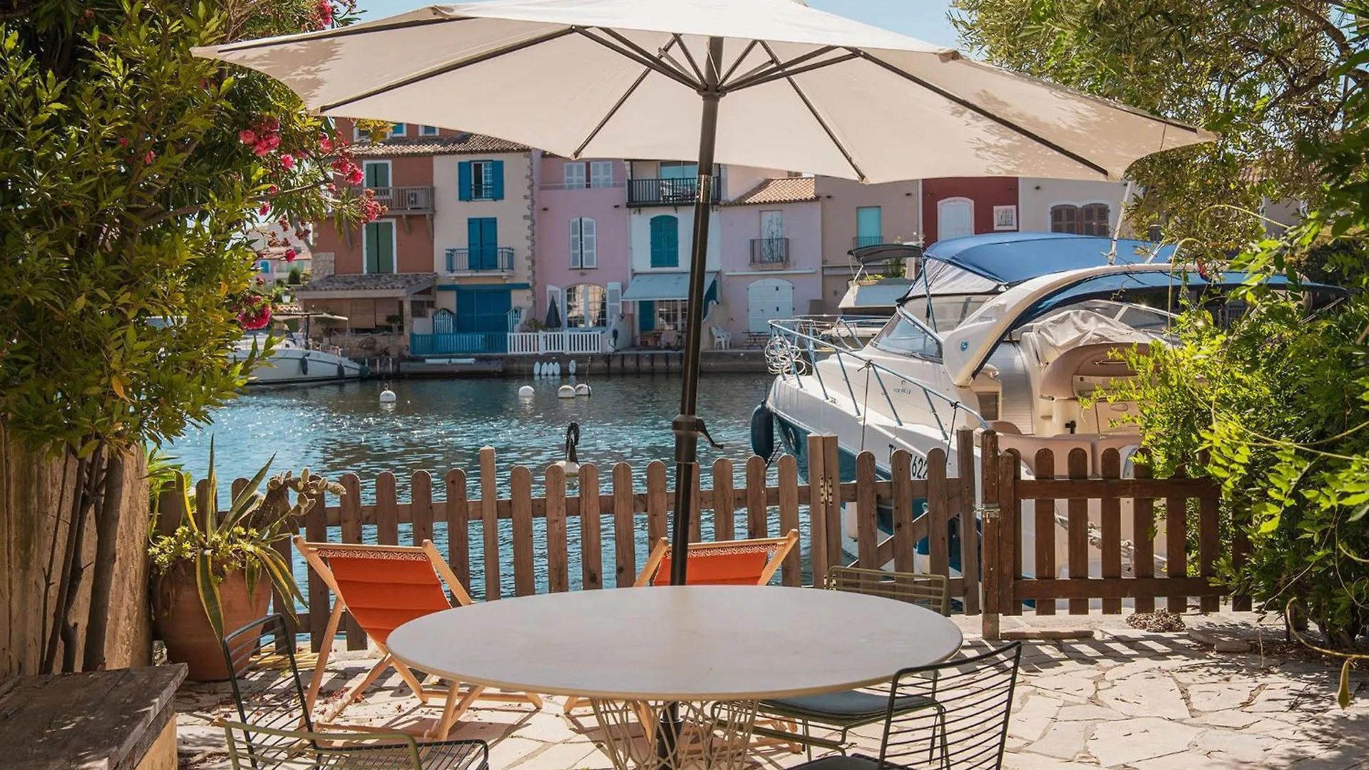 Appartement Amour Terrasse Sur L'Eau Grimaud Apartment