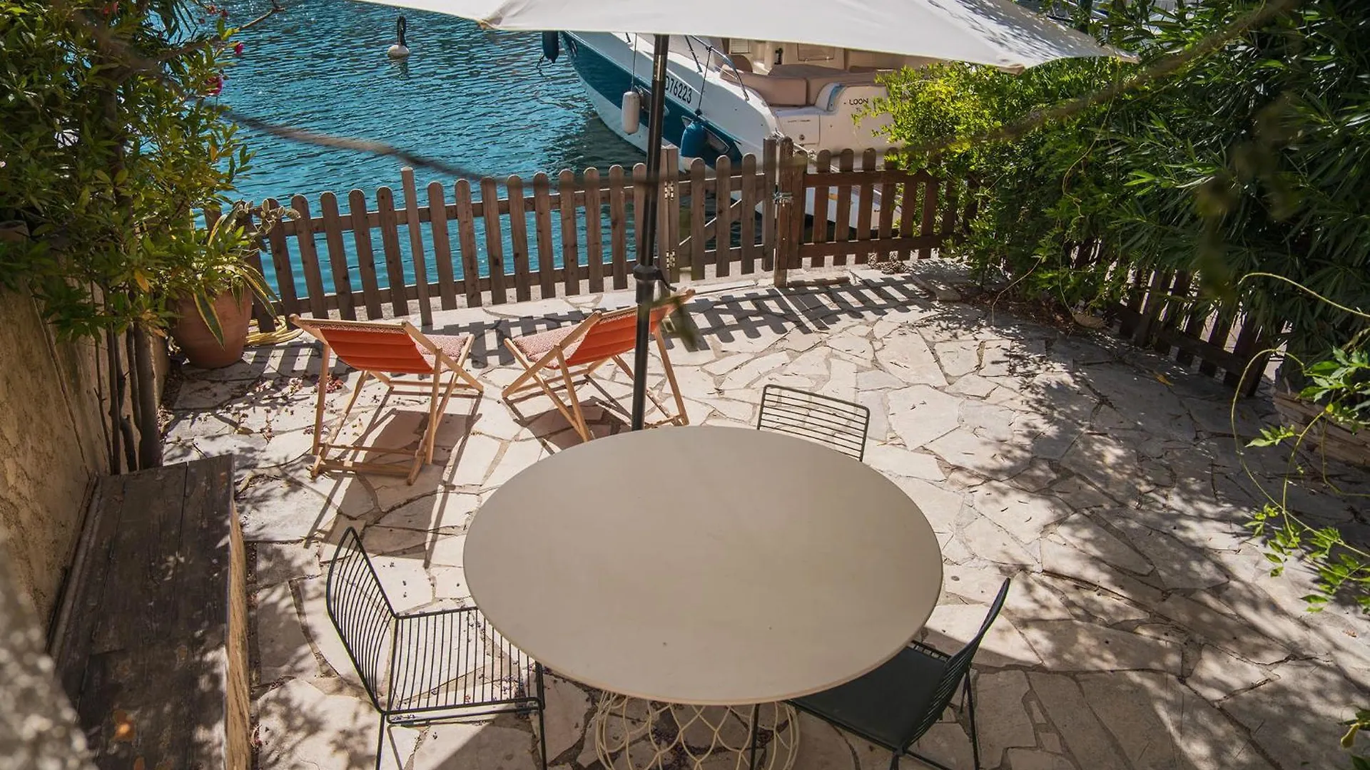 Apartment Appartement Amour Terrasse Sur L'Eau Grimaud France
